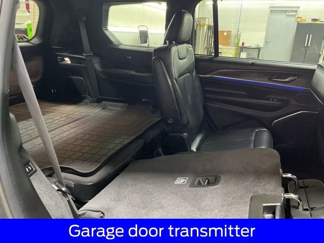 Used 2023 Jeep Grand Cherokee L Overland w/ Luxury Tech Group IV AWD/4WD image 32