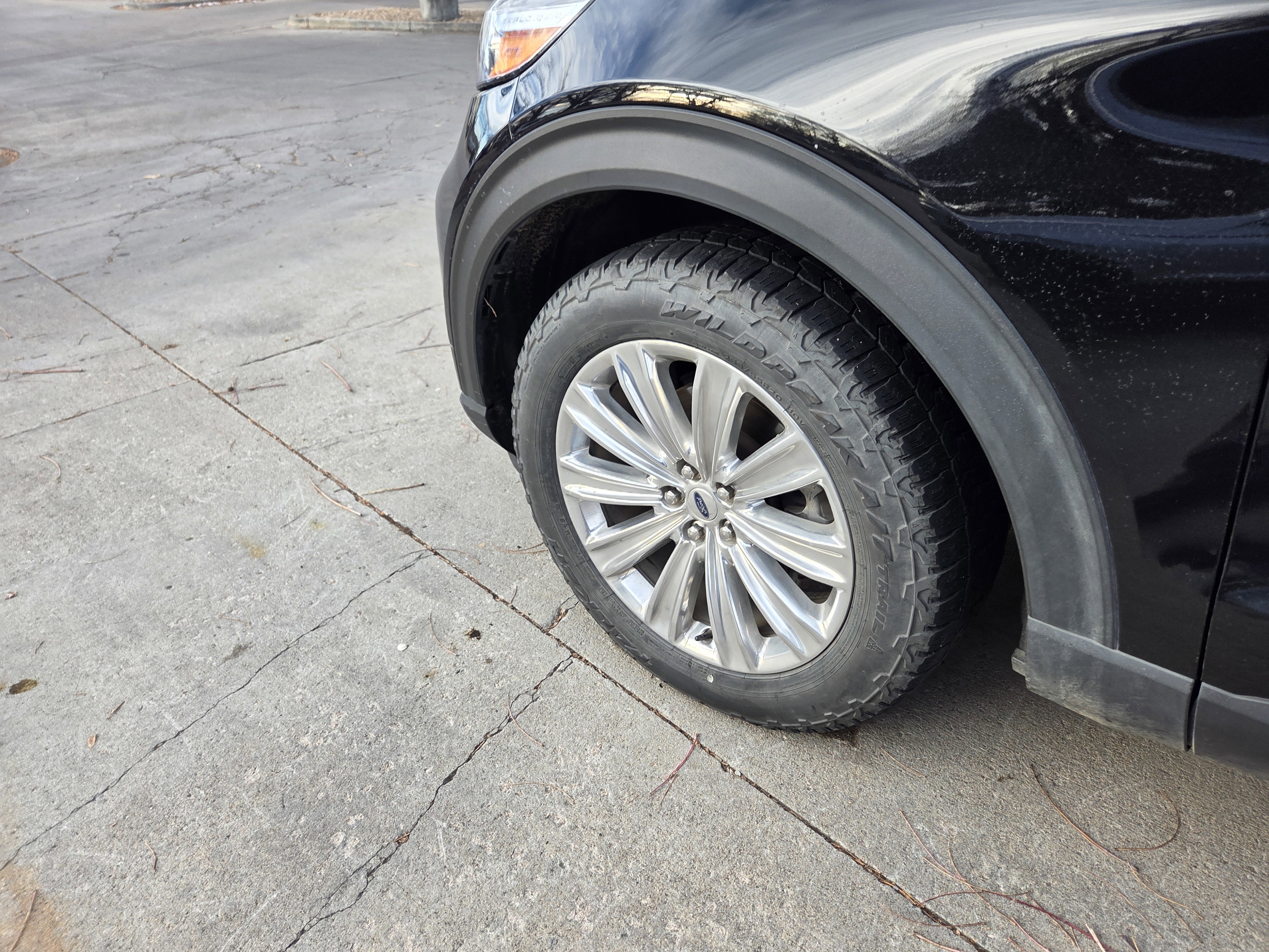 Certified 2021 Ford Explorer Limited w/ Equipment Group 301A image 9