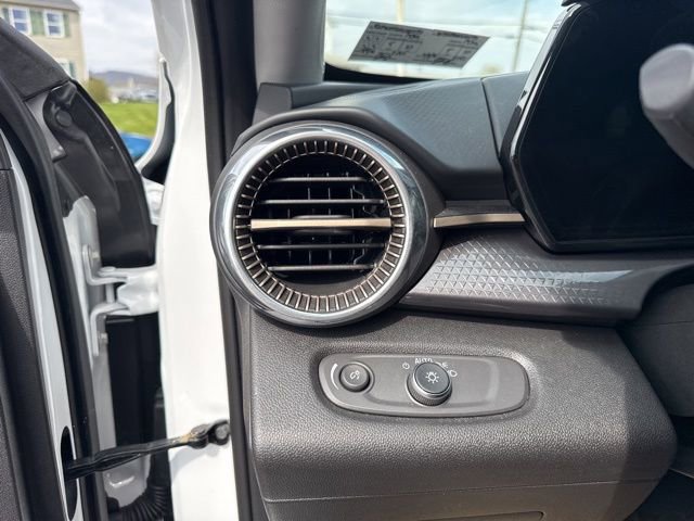 Used 2025 Chevrolet Trax ACTIV w/ Sunroof Package image 18