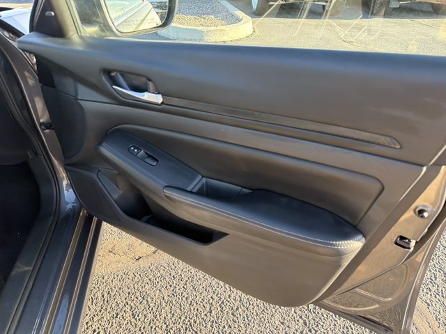 Used 2025 Nissan Altima 2.5 SV FWD image 16