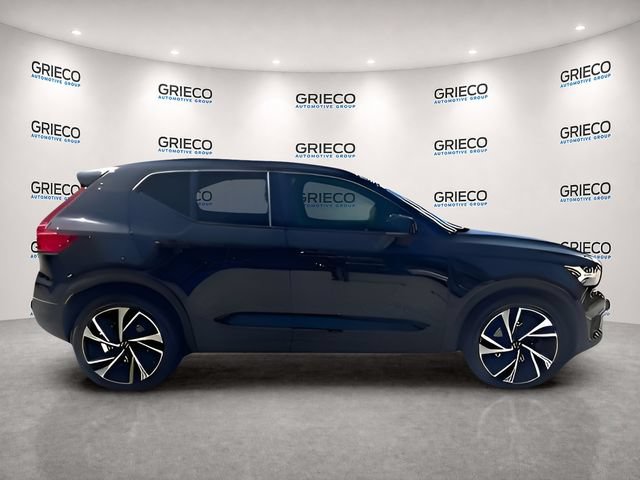 Used 2021 Volvo XC40 T5 R-Design AWD/4WD image 2