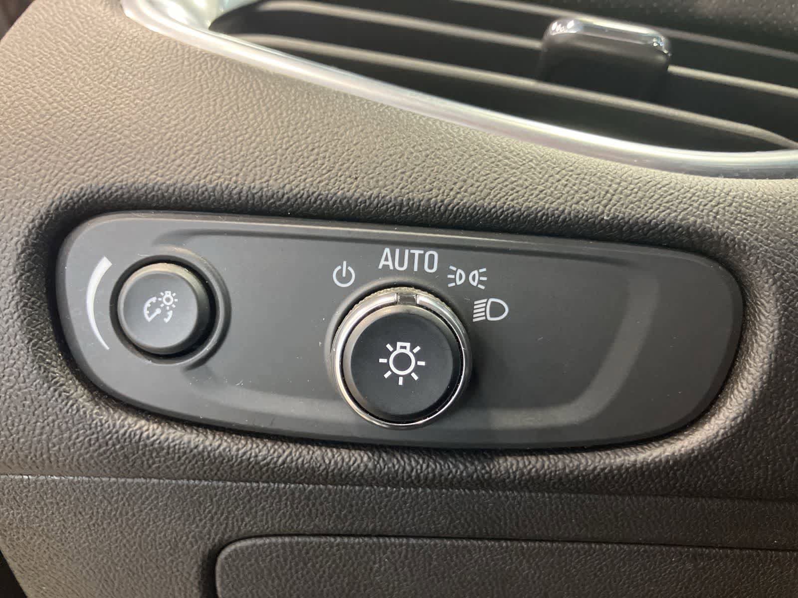 Used 2019 Chevrolet Malibu Premier FWD image 17