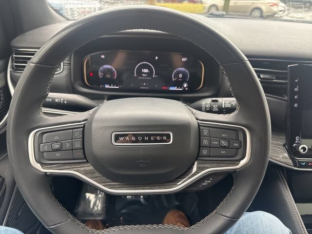Used 2022 Jeep Wagoneer Series III AWD/4WD image 16