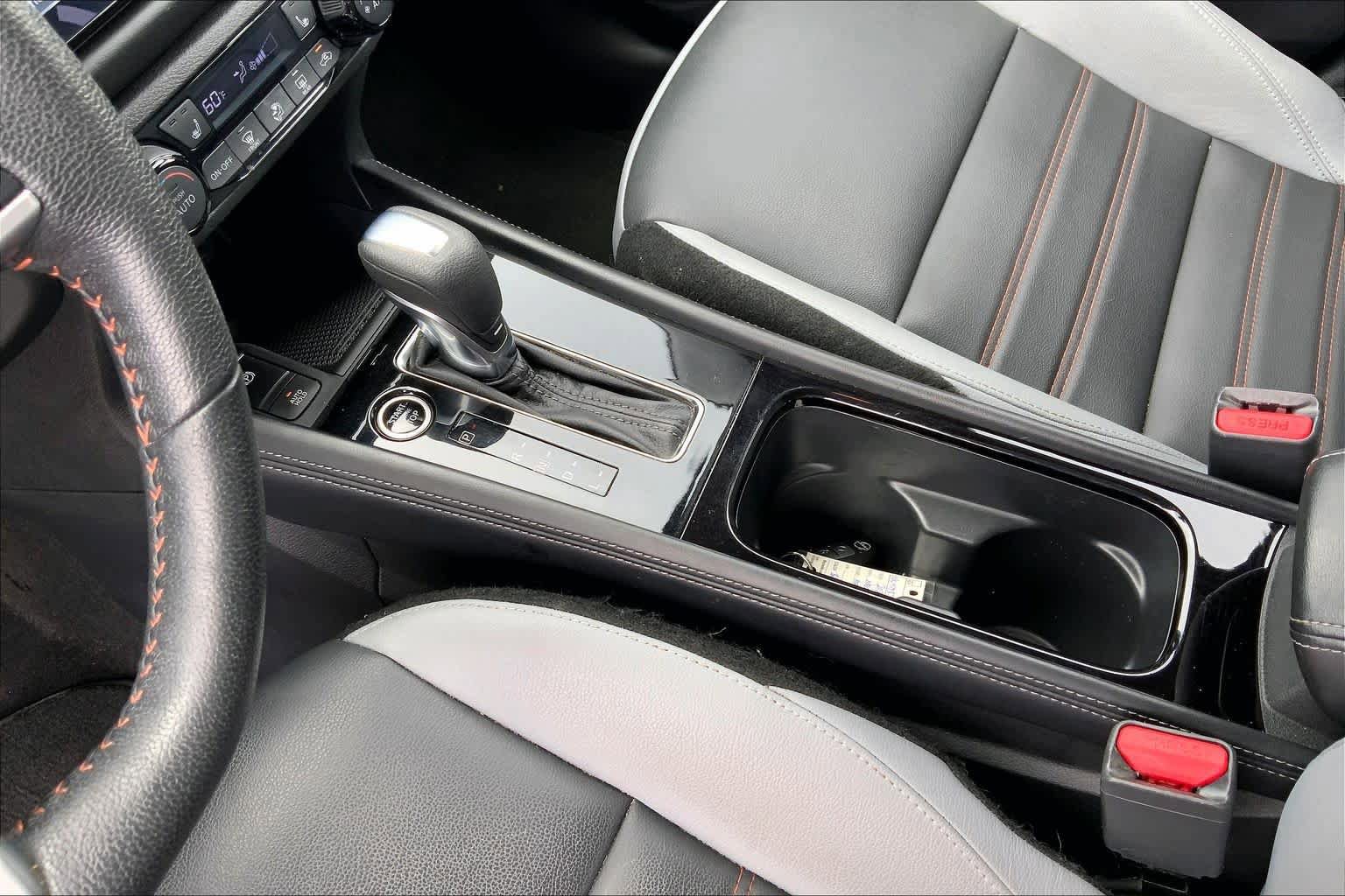 Used 2022 Nissan Kicks SR w/ Premium Package FWD image 16