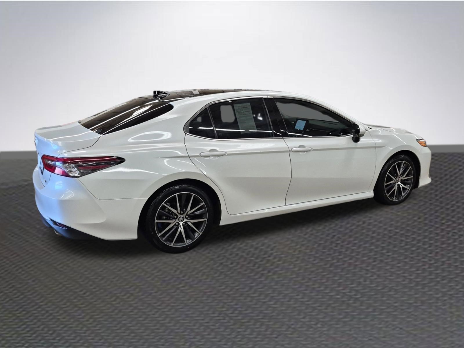 Used 2024 Toyota Camry XLE FWD image 4