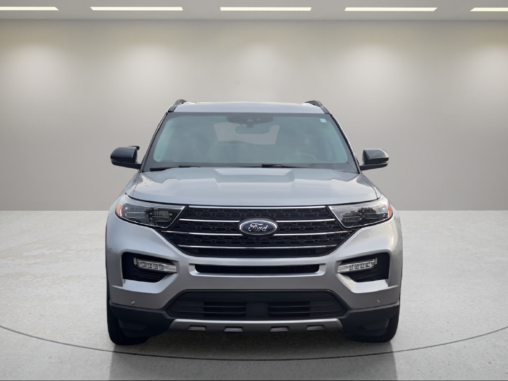 Certified 2023 Ford Explorer XLT w/ Equipment Group 202A AWD/4WD image 2