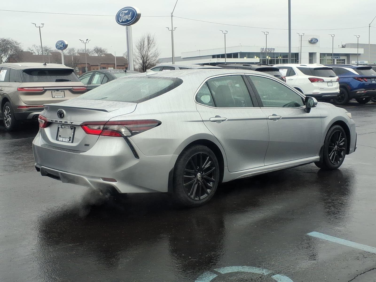 Used 2023 Toyota Camry SE image 4