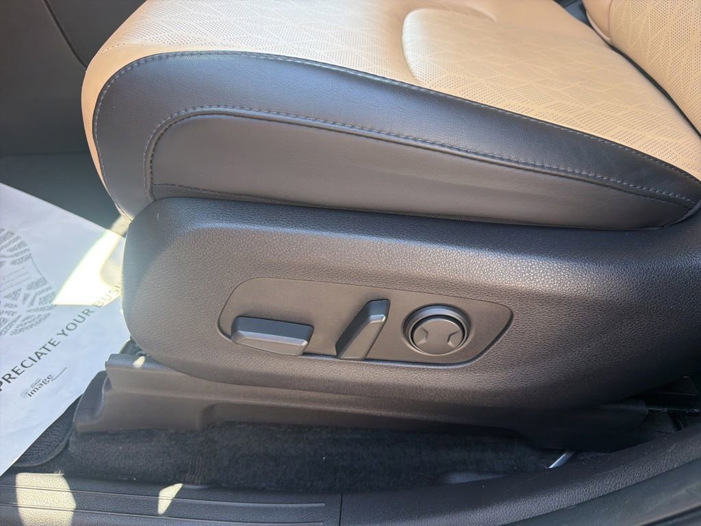 Used 2024 Kia Carnival LX FWD image 24
