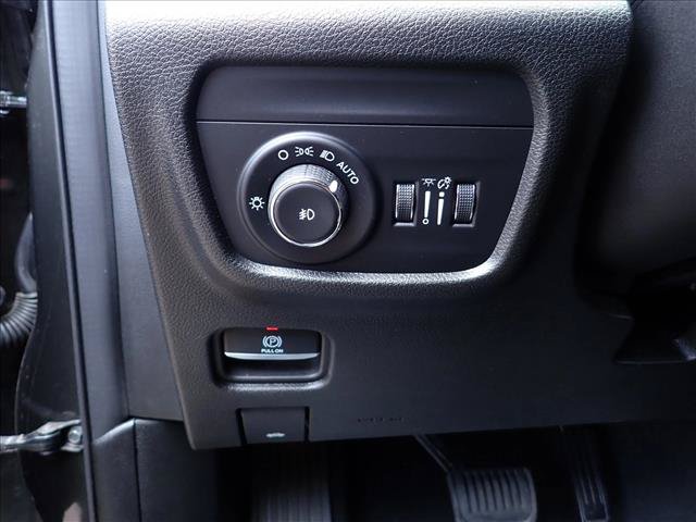 Used 2024 Jeep Grand Cherokee L Limited w/ Black Appearance Package AWD/4WD image 18
