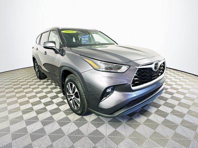 Used 2022 Toyota Highlander XLE image 4