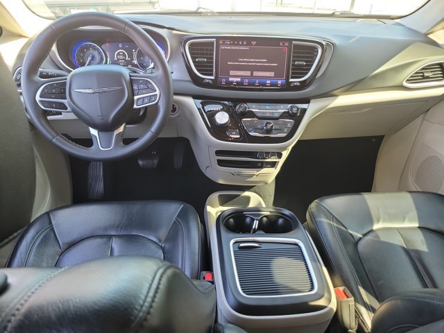 Used 2022 Chrysler Pacifica Touring-L FWD image 14