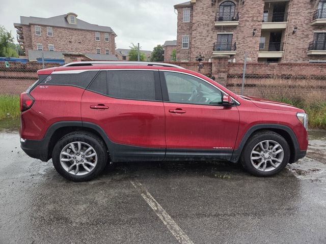 Used 2022 GMC Terrain SLT w/ LPO, Floor Liner Package AWD/4WD image 10