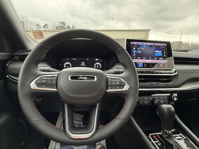 Used 2025 Jeep Compass Trailhawk w/ Trailhawk Elite Group image 15