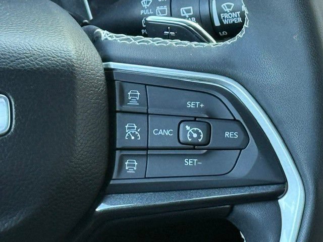 Used 2023 Jeep Grand Cherokee Altitude AWD/4WD image 32