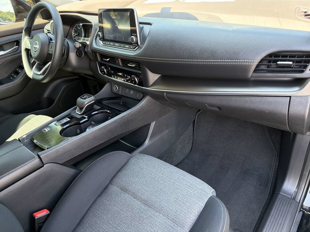 Used 2023 Nissan Rogue SV FWD image 28