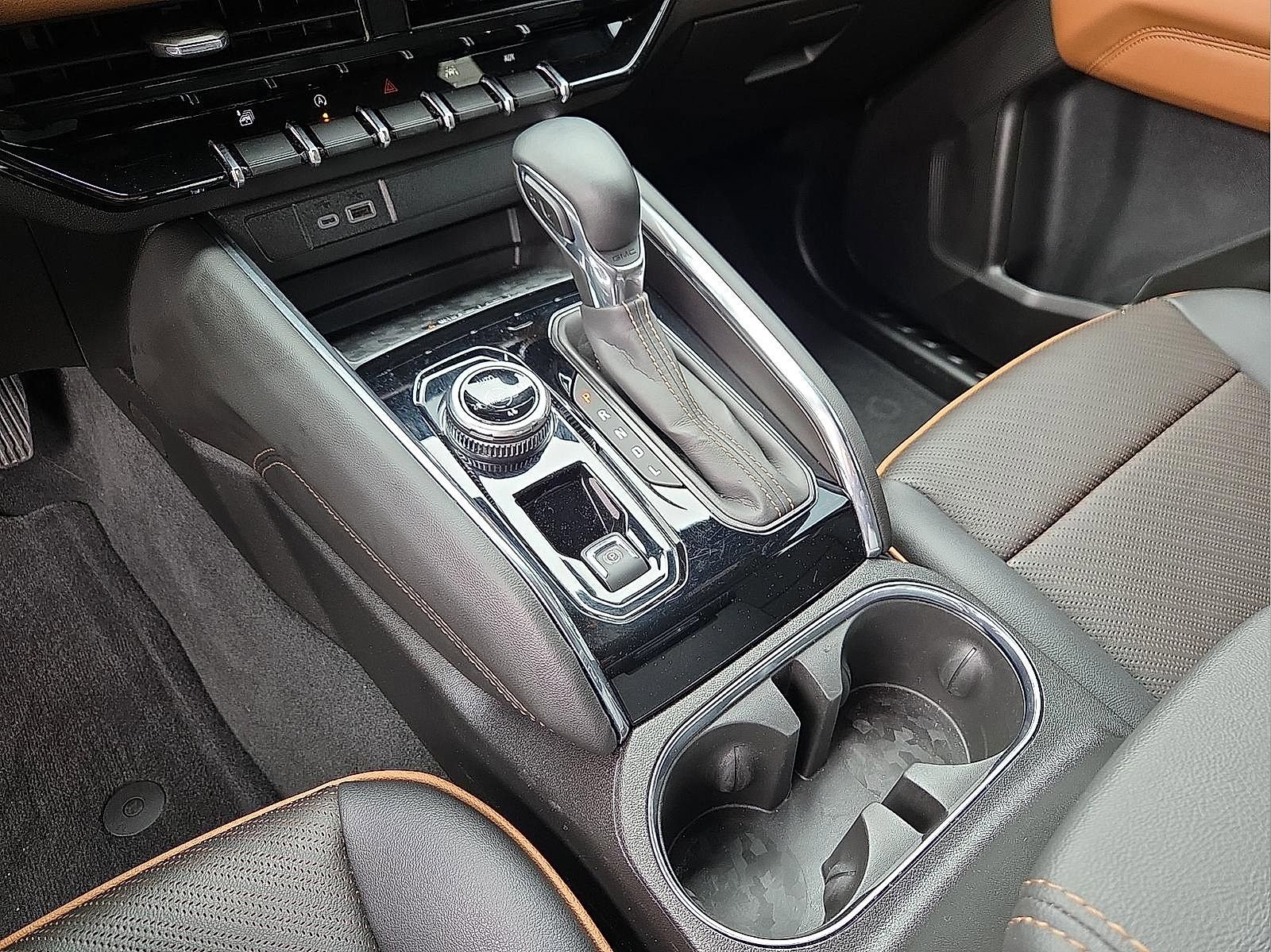 Used 2025 GMC Canyon AT4 w/ Technology Plus Package image 25