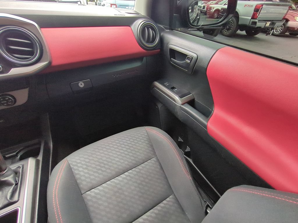 Used 2022 Toyota Tacoma SR5 RWD image 21