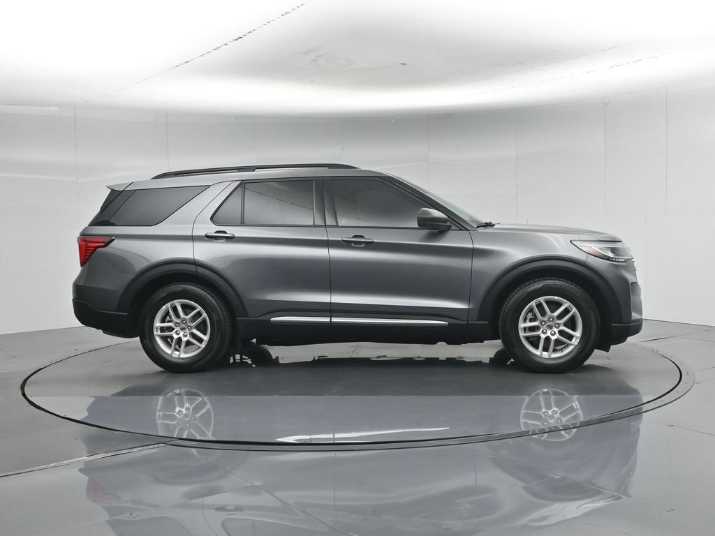Certified 2025 Ford Explorer Active RWD image 31