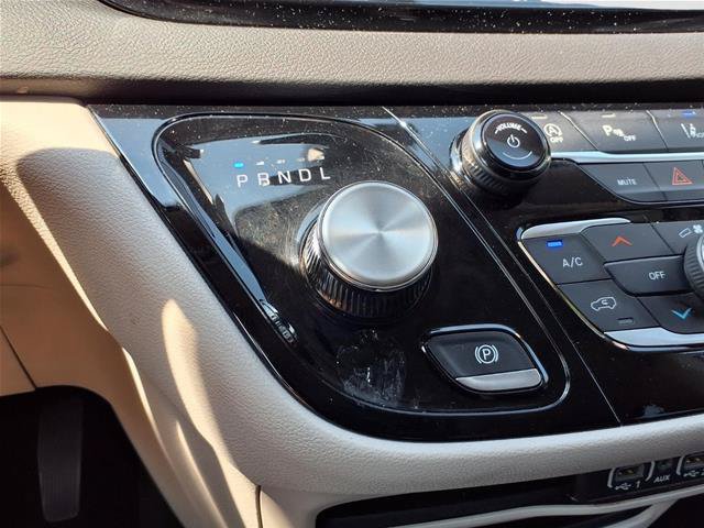 Used 2024 Chrysler Pacifica Touring-L FWD image 9