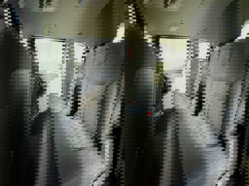 Used 2018 Dodge Grand Caravan SE w/ UConnect Hands-Free Group image 14