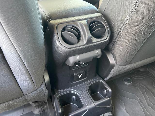 Used 2019 Jeep Wrangler Unlimited Sahara image 23