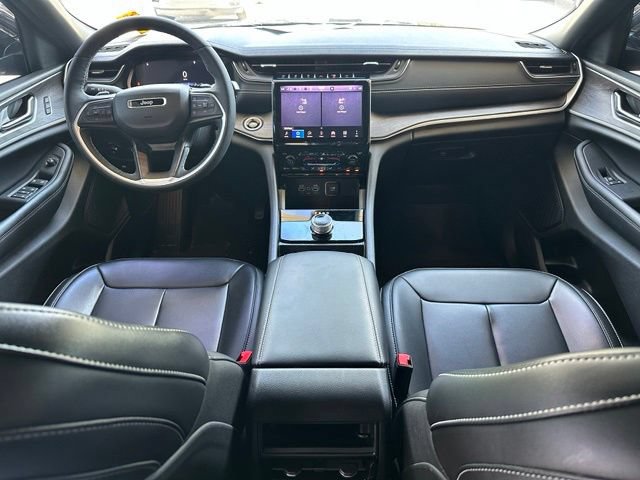 Used 2025 Jeep Grand Cherokee Limited RWD image 11