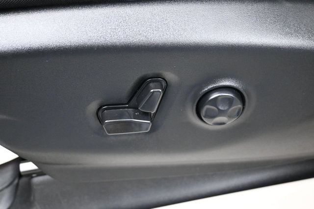 Used 2024 Chrysler Pacifica Touring-L FWD image 12