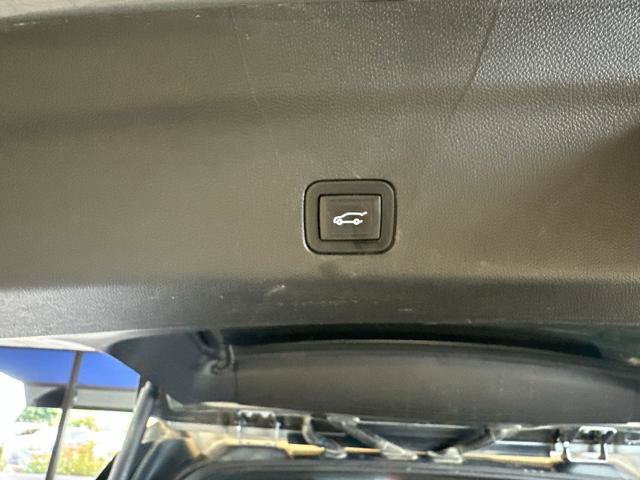 Used 2023 GMC Yukon XL AT4 w/ AT4 Premium Package AWD/4WD image 27