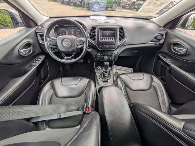 Used 2019 Jeep Cherokee Latitude Plus AWD/4WD image 31