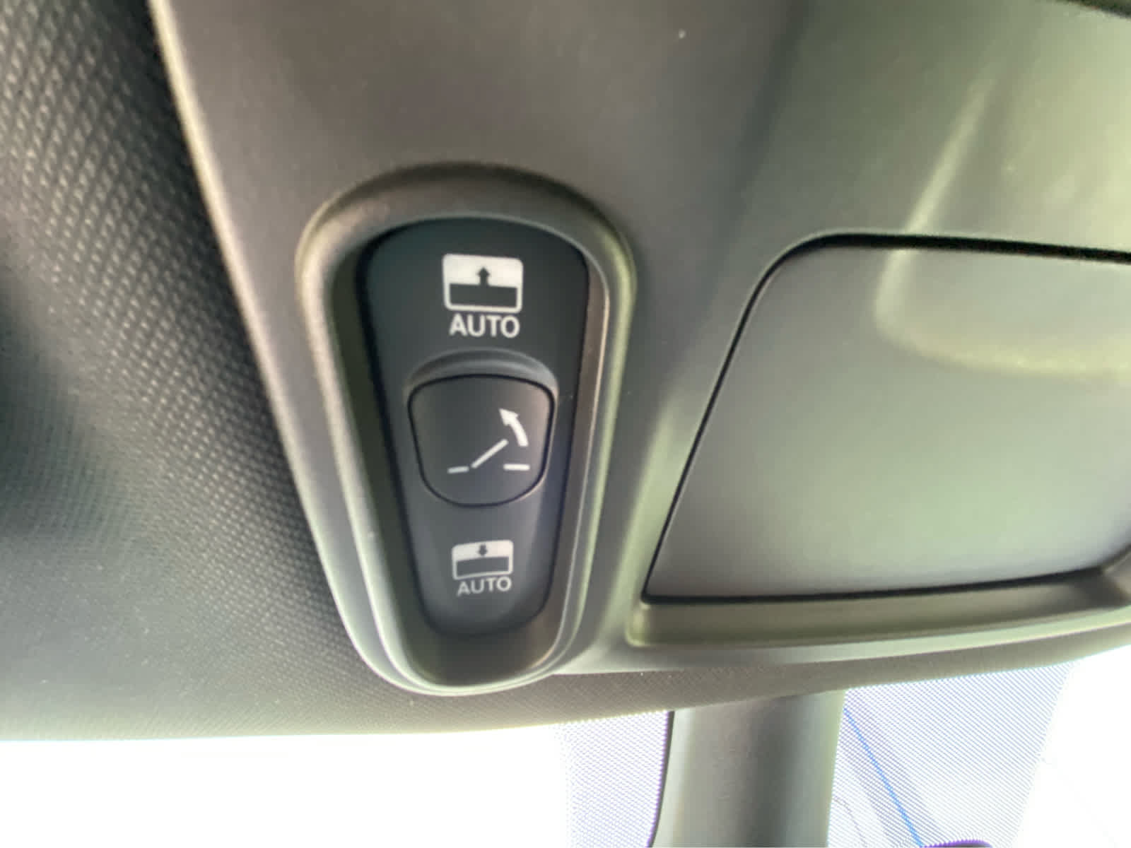 Used 2026 Chrysler Pacifica Limited FWD image 43