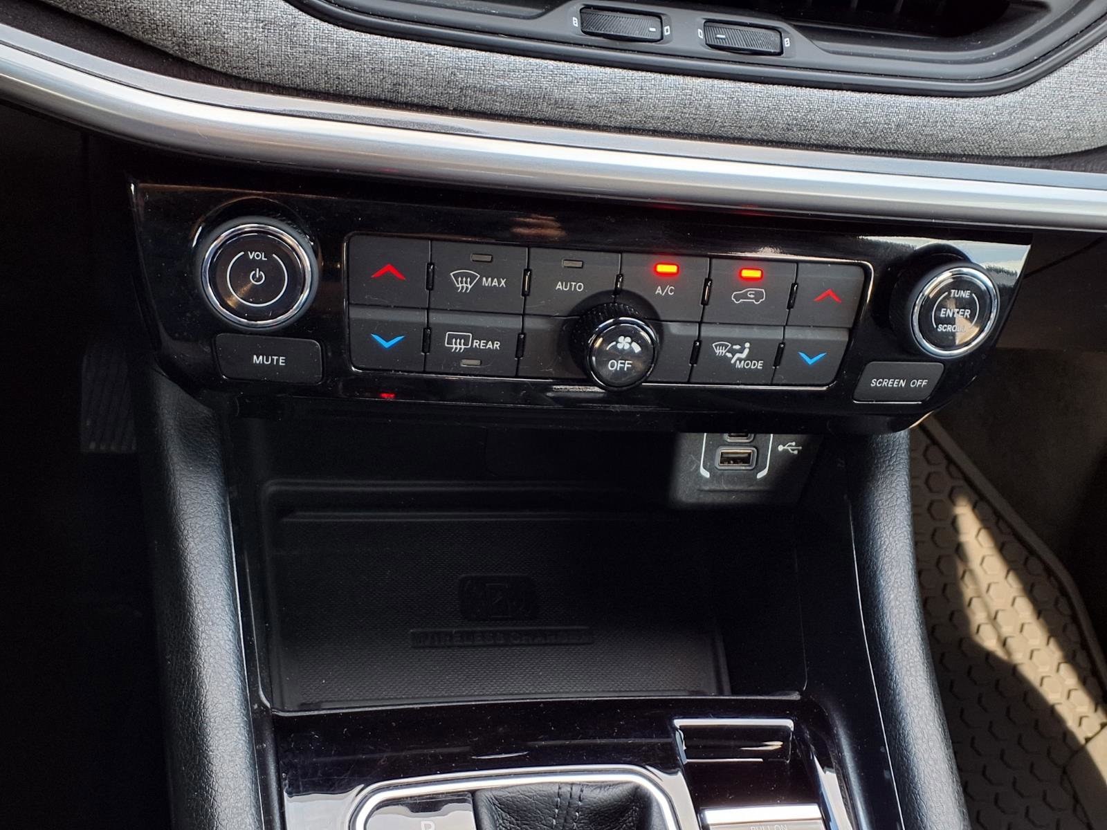 Used 2023 Jeep Compass Latitude image 15