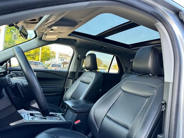 Certified 2021 Ford Explorer XLT w/ Equipment Group 202A AWD/4WD image 37
