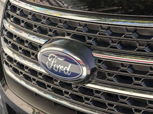 Certified 2023 Ford Explorer XLT w/ Equipment Group 202A AWD/4WD image 3
