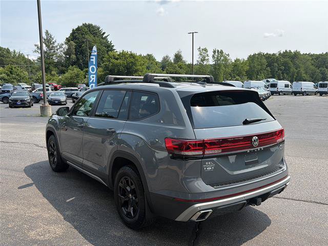 Used 2024 Volkswagen Atlas Peak Edition SEL AWD/4WD image 5
