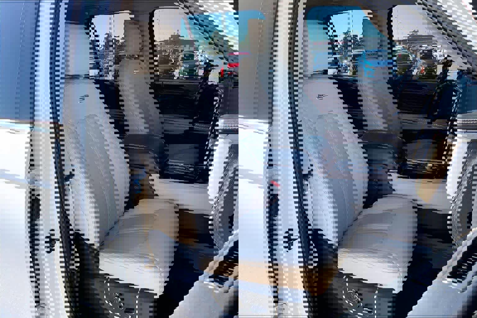 Certified 2024 Ford Expedition Platinum image 11