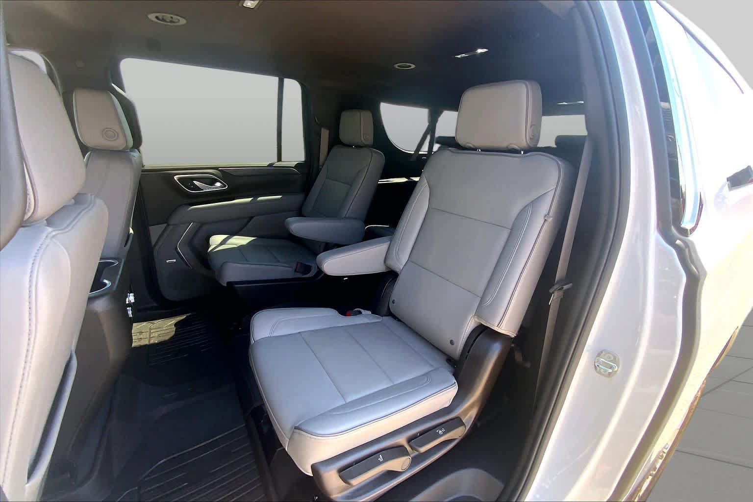 Used 2024 GMC Yukon XL SLT w/ SLT Luxury Package RWD image 21