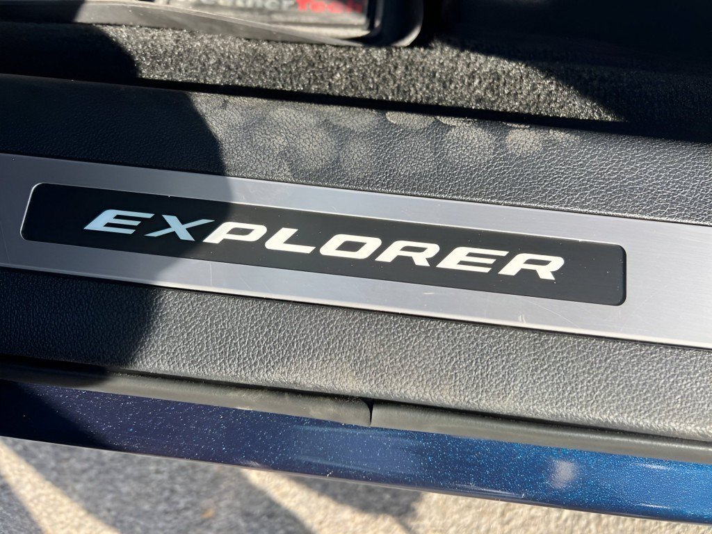 Certified 2017 Ford Explorer Platinum AWD/4WD image 25