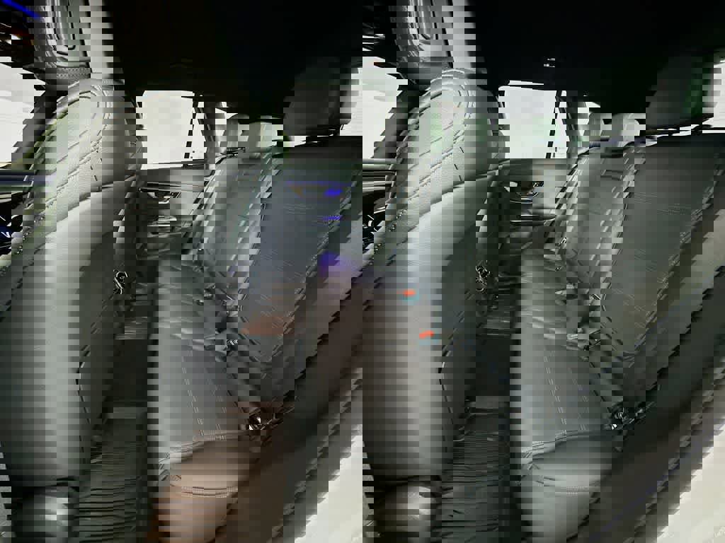 Used 2024 Mercedes-Benz GLC 300 4MATIC image 17