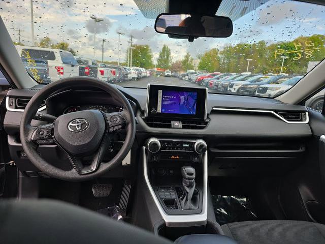 Used 2024 Toyota RAV4 LE AWD/4WD image 18
