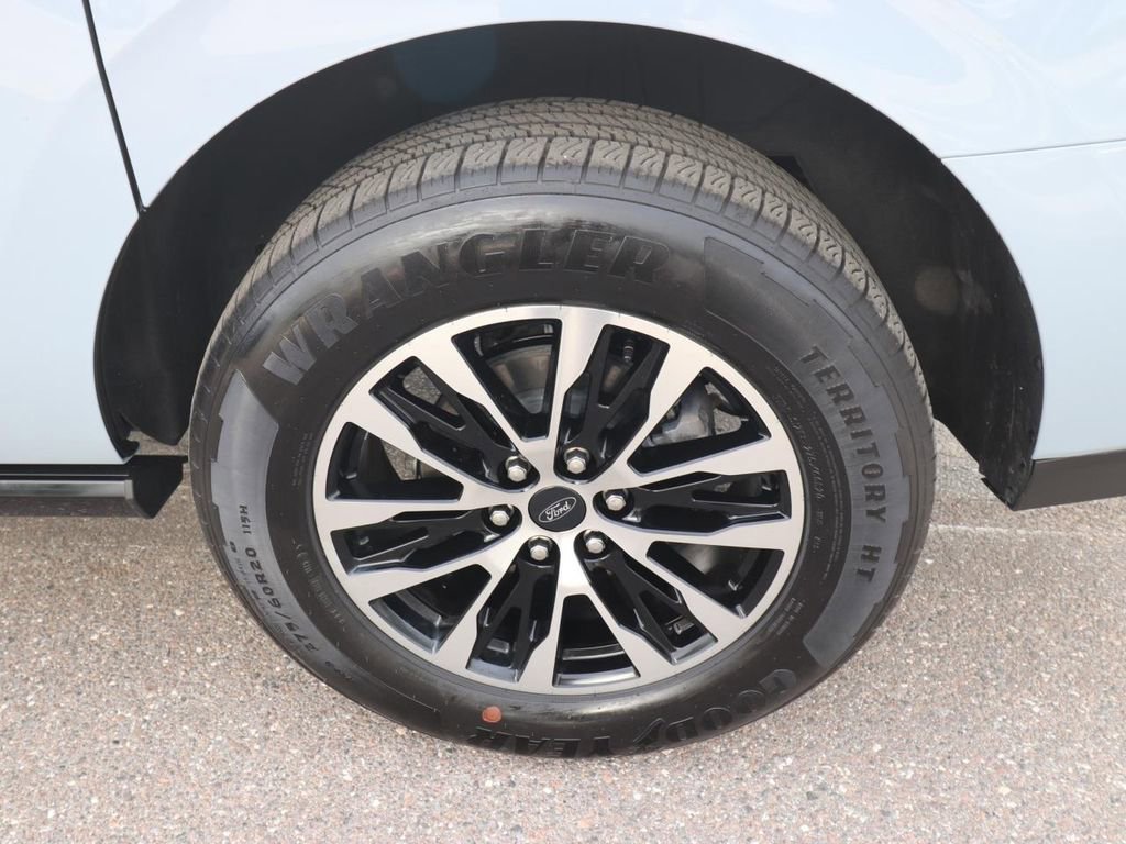 Certified 2025 Ford Expedition Max Platinum image 27