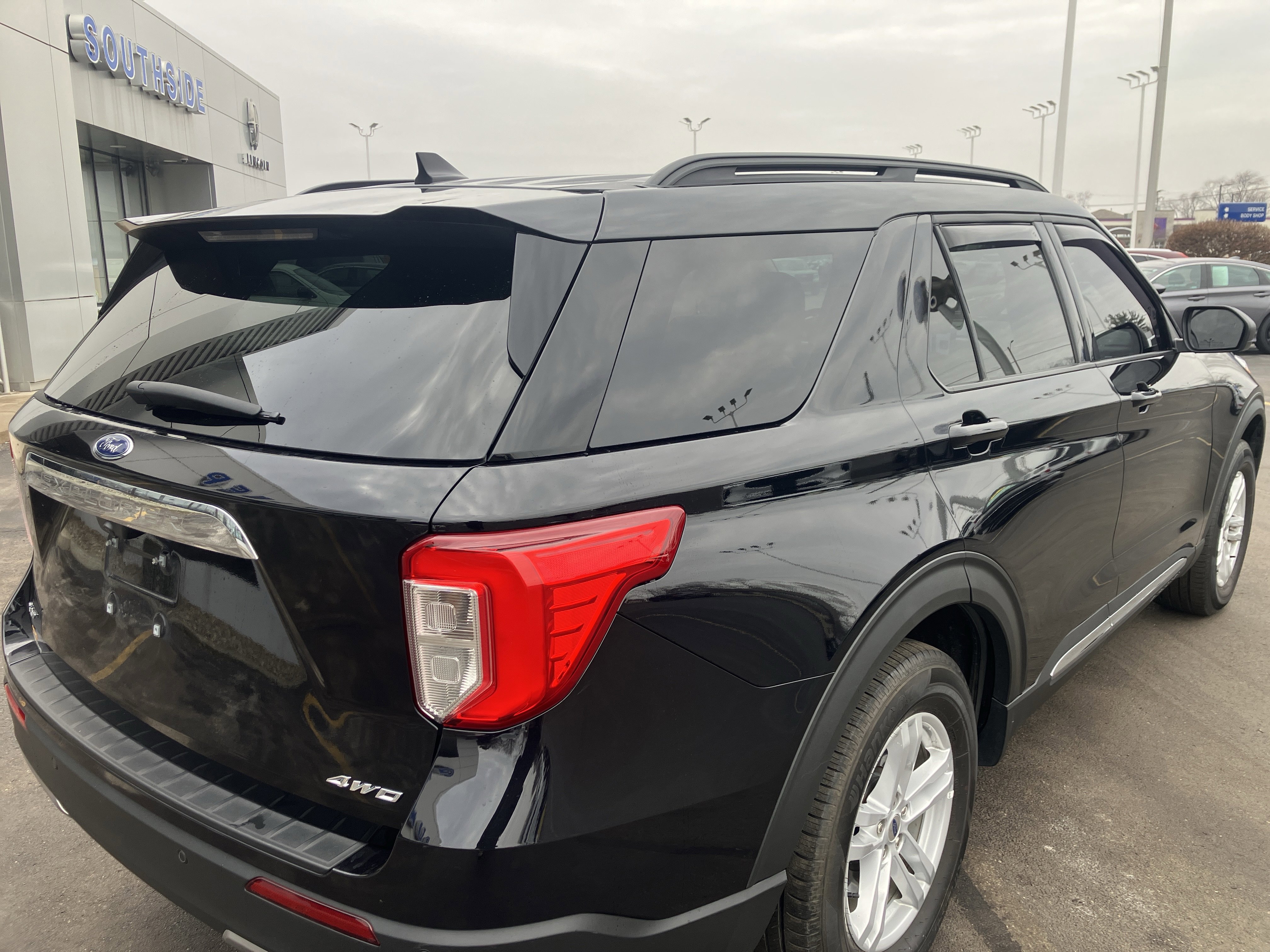 Certified 2022 Ford Explorer XLT w/ Equipment Group 202A image 5