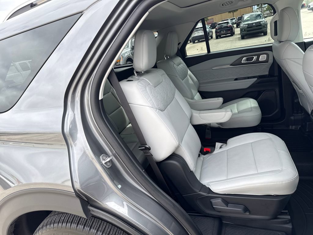 Certified 2025 Ford Explorer Platinum w/ Ultimate Package image 28