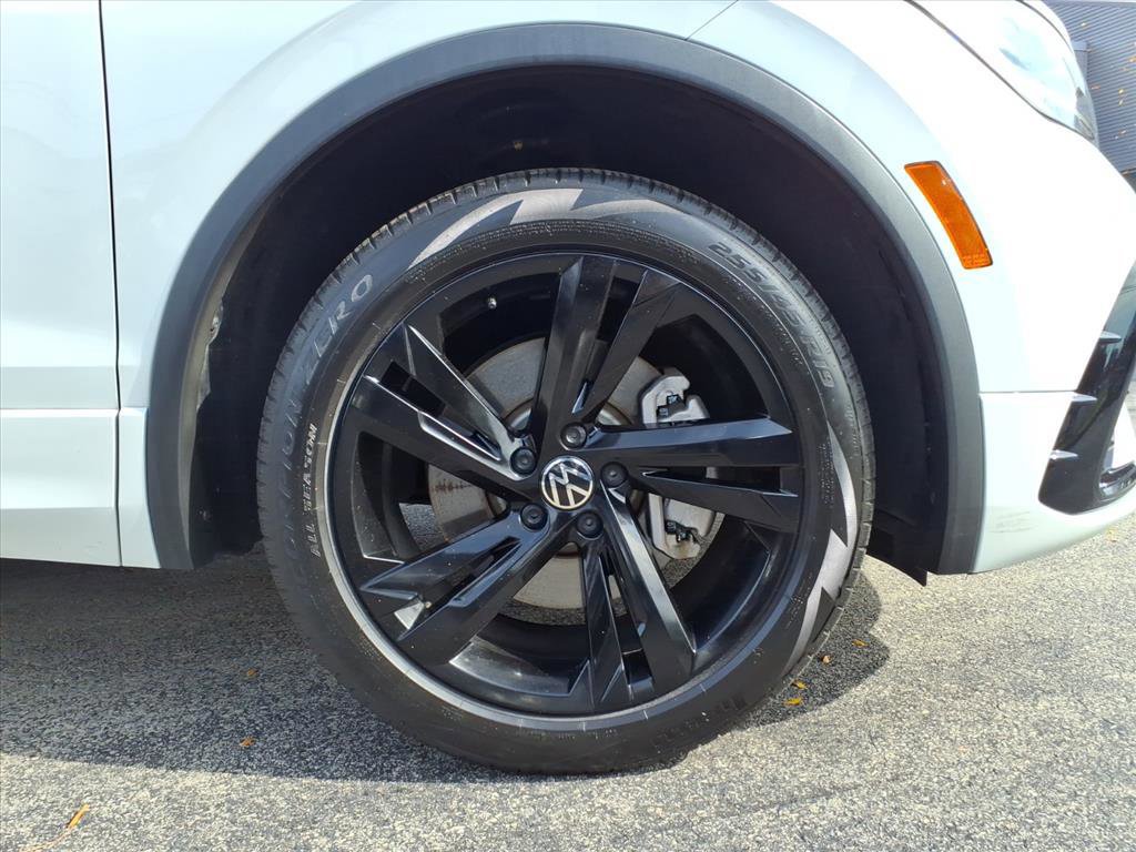 Used 2024 Volkswagen Tiguan SE R-Line image 9