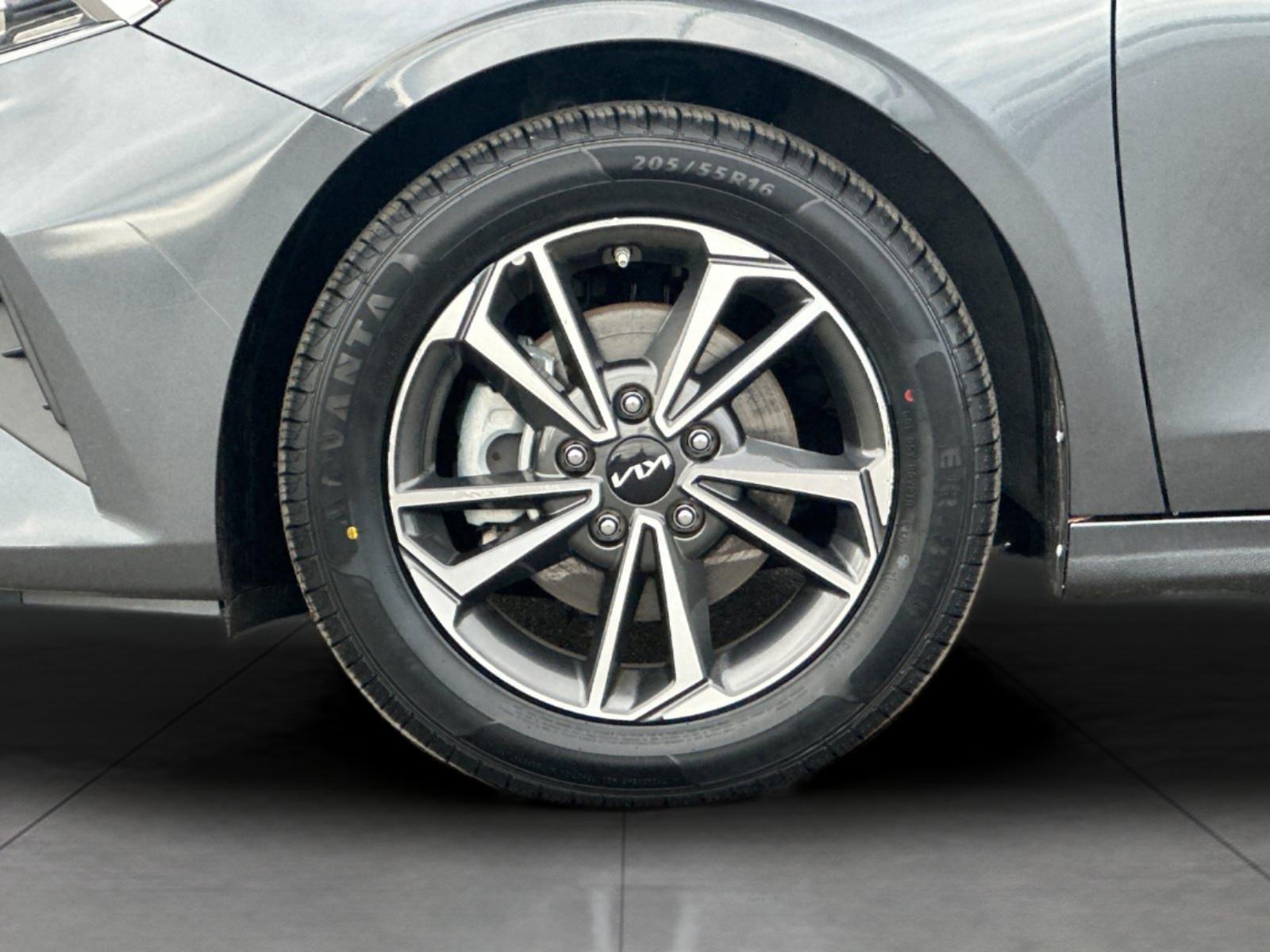 Used 2023 Kia Forte LXS image 22