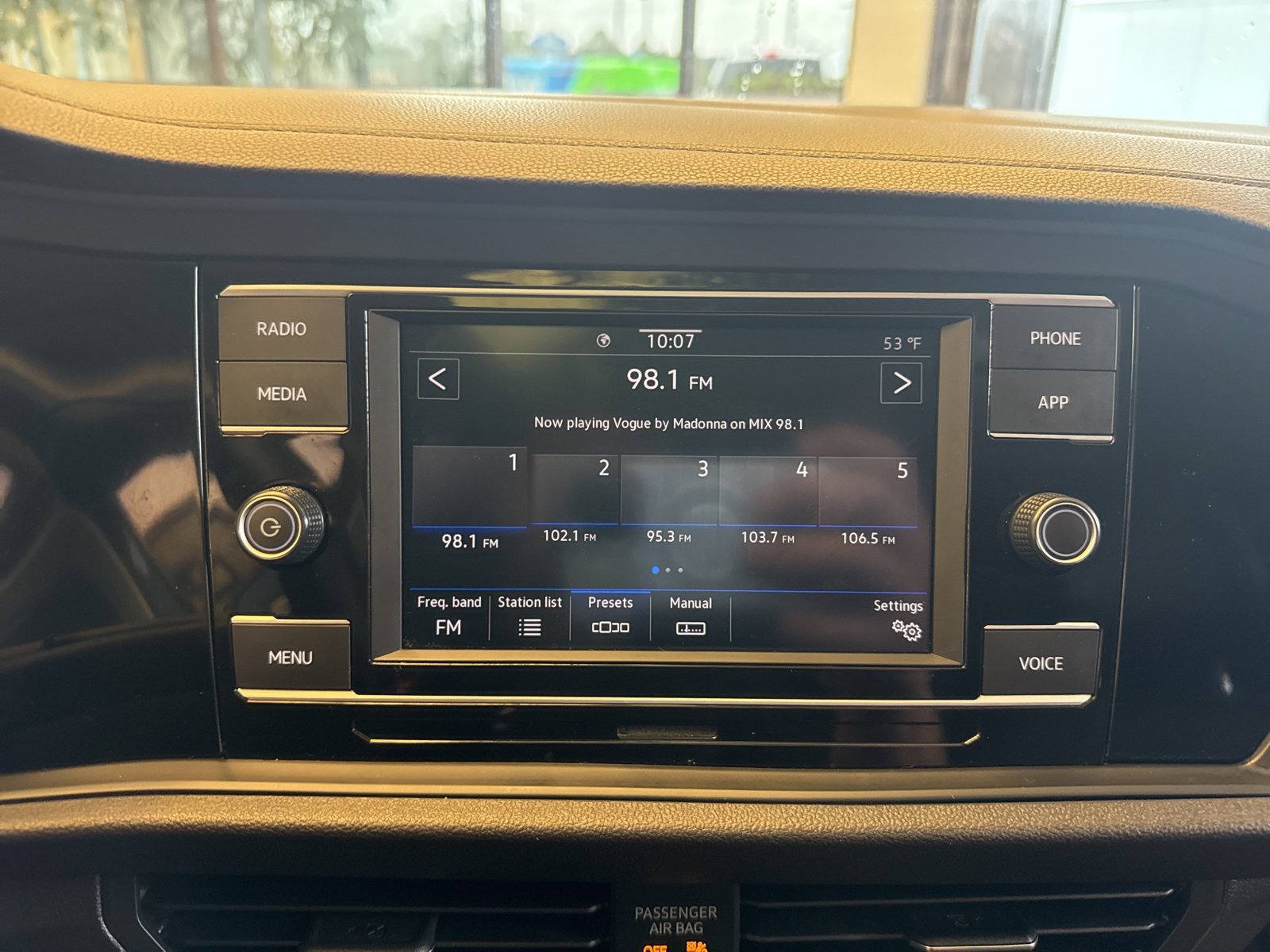 Used 2022 Volkswagen Jetta SE w/ Panoramic Sunroof Package image 6