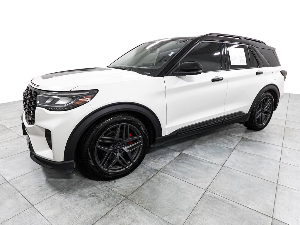 Certified 2025 Ford Explorer ST AWD/4WD image 4
