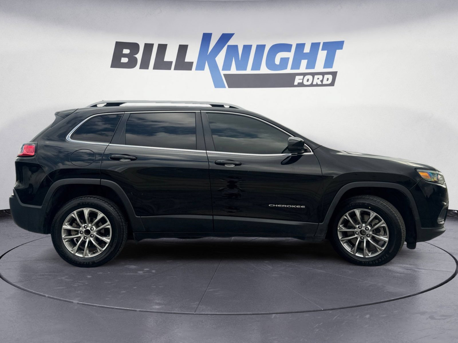 Used 2019 Jeep Cherokee Latitude Plus w/ Cold Weather Group FWD image 6