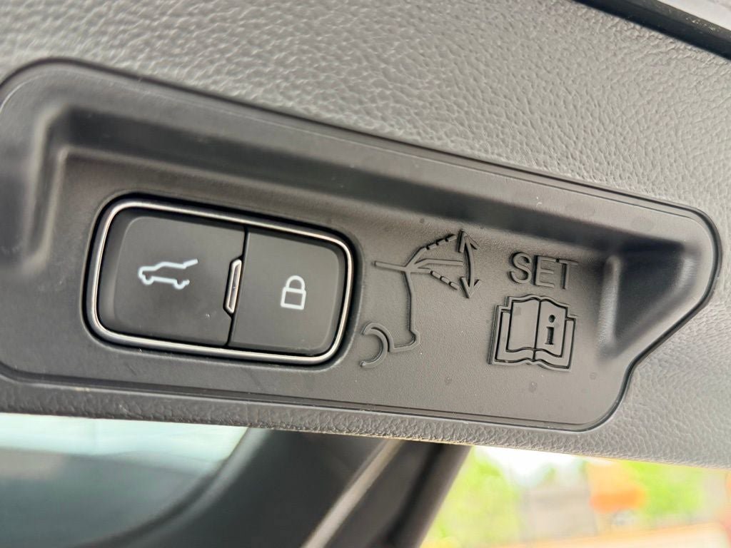 Certified 2023 Ford Explorer Limited w/ Limited Technology Package RWD image 34