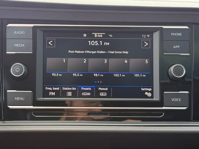 Used 2024 Volkswagen Jetta SE w/ Panoramic Sunroof Package FWD image 7