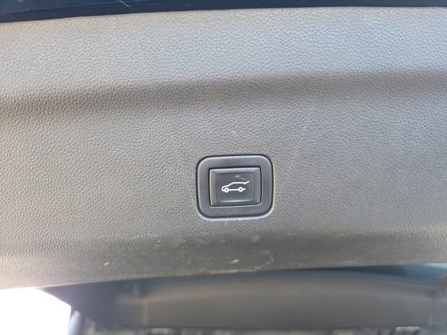 Used 2022 Chevrolet Tahoe Z71 w/ Z71 Off-Road Package image 16